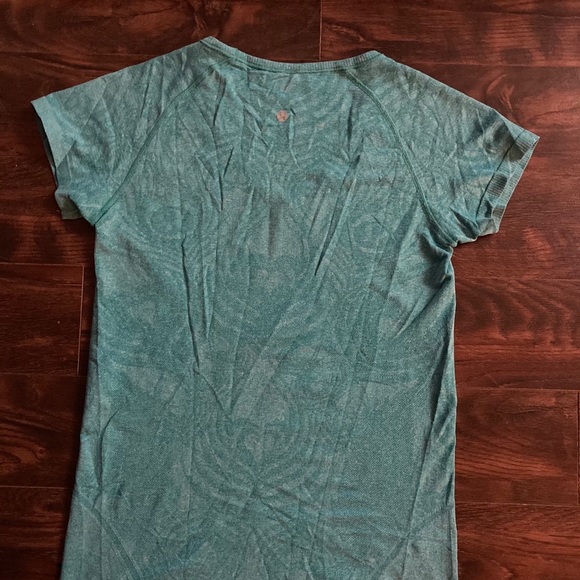 Lululemon short sleeve swiftly v-neck - Picture 2 of 5